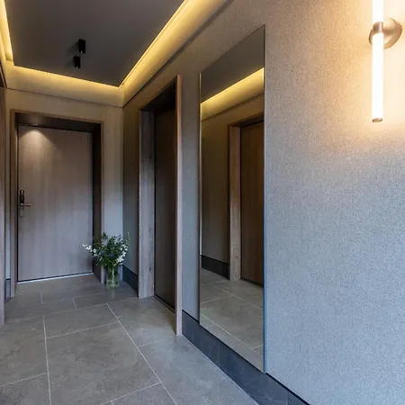 Monciak Elegance - Plaza By Oneapartments
