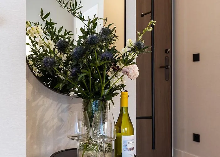 Monciak Elegance - Plaza By Oneapartments